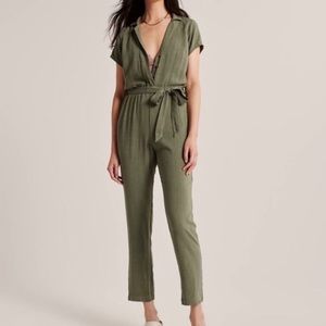 Abercrombie & Fitch Short-Sleeve Collared Jumpsuit Sz small